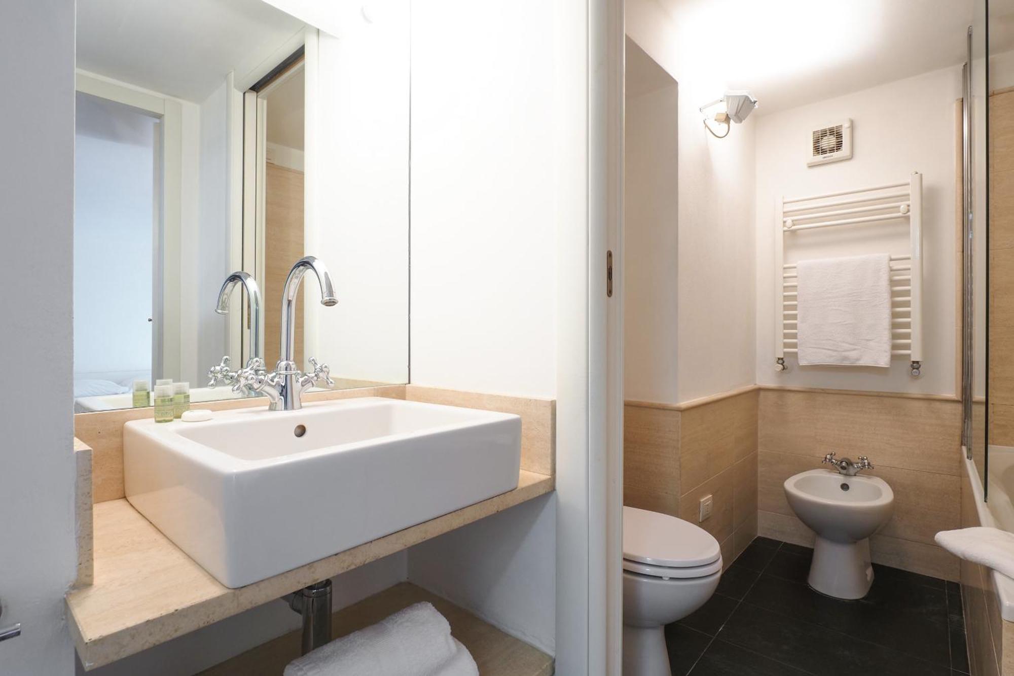 Appartement Enchanting Loft Between History And Tranquility Milaan